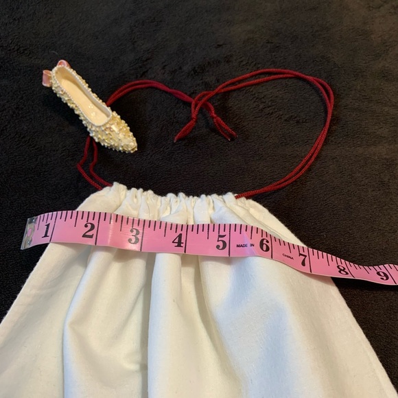 SALVATORE FERRAGAMO smaller Crème color drawstring dust bag VGUC - Picture 6 of 7